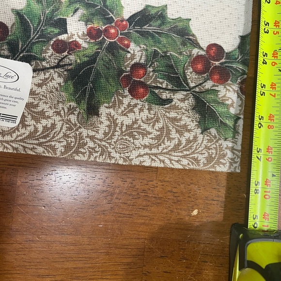 Heritage Lace brand Table Runner Vintage Holly - Picture 3 of 6